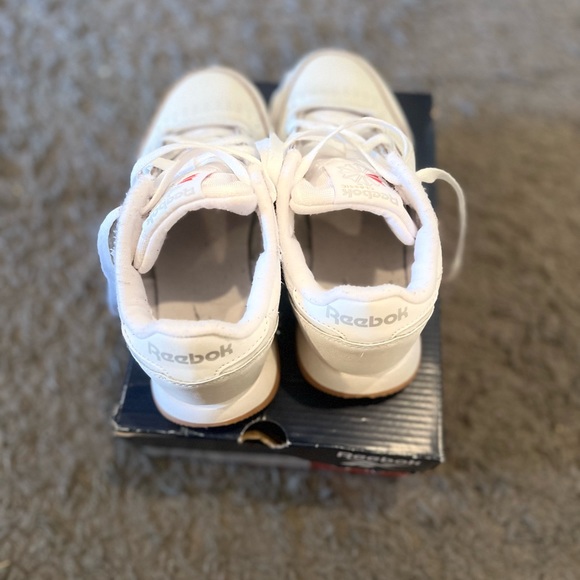 White Reebok Classic w/ peanut butter bottom - Picture 4 of 4